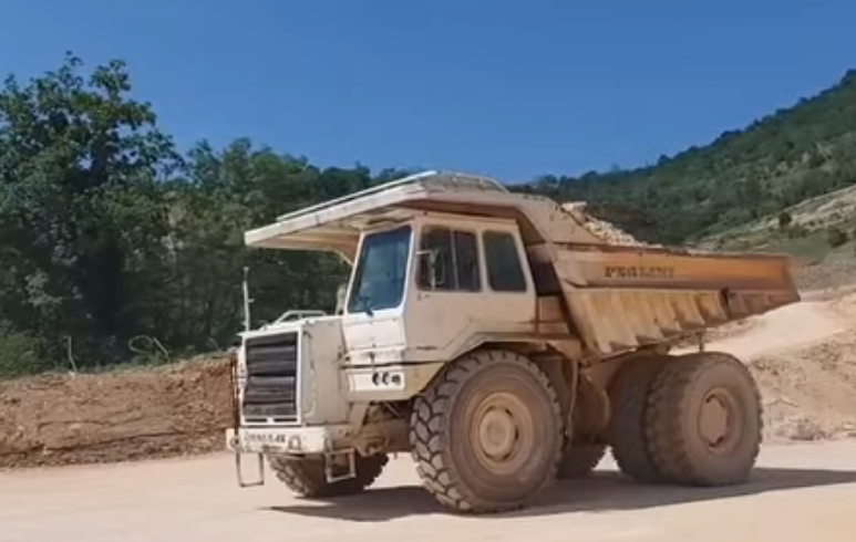  Самосвал Перлини 705 